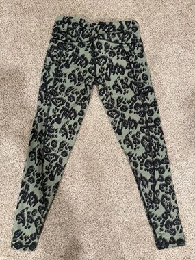 NWOT Victoria Sport Green Leopard Print Leggings